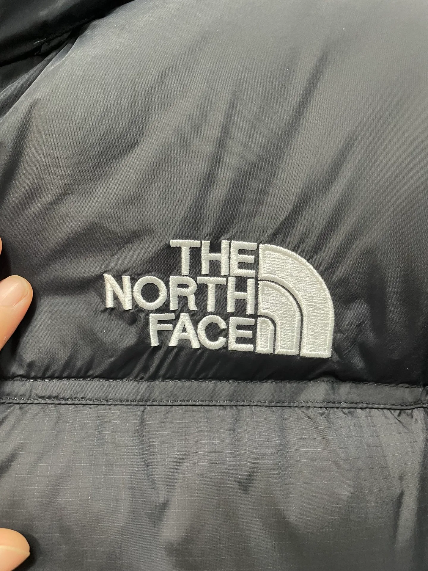 Black 【The North Face 1996Nuptse 1996/Classic / / 】 ： The North Face" 、 。 The North Face" 。 The North Face。 。 , 。 The North Face" , Yosemite Half Dome, 。 + ： ✅ ：RDS Quality 700 / 280g ✅ ： ✅ ：YKK ISO 9000Quality ZP ✅ ：340TPremium ✅ ： ， ， Lightweight 。 ： ： DWR (DWR ） ～ ： 700 （RDS ) 1990 ， ， ， ， Lightweight 。